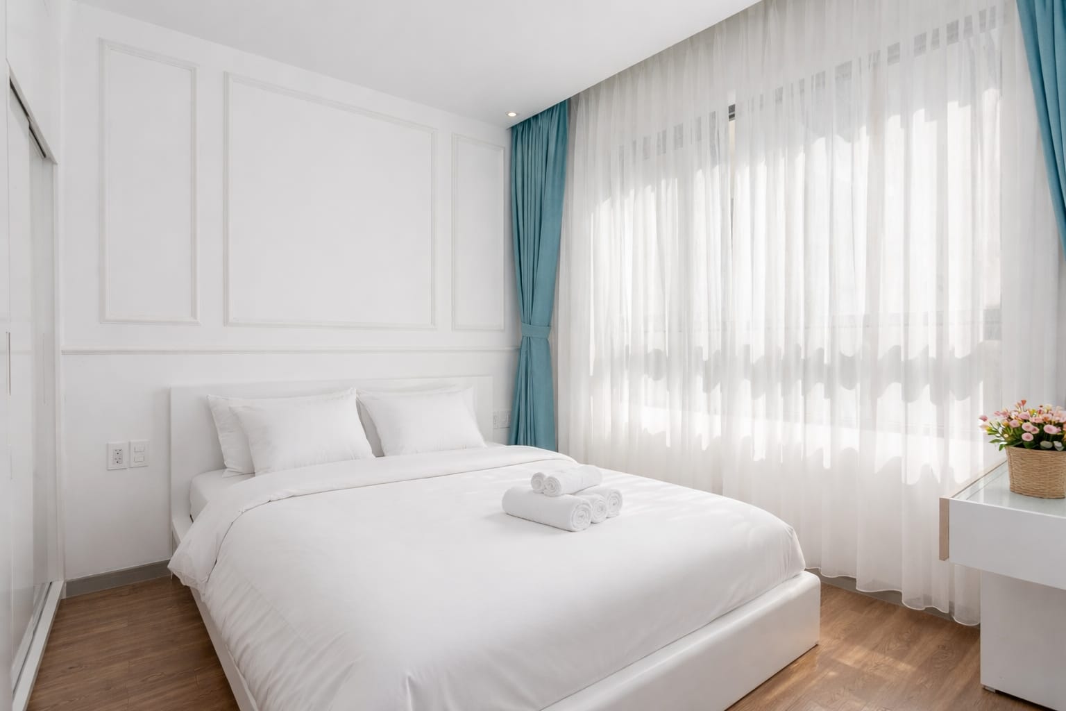 Bedroom inside a fully furnished 1 bedroom apartment