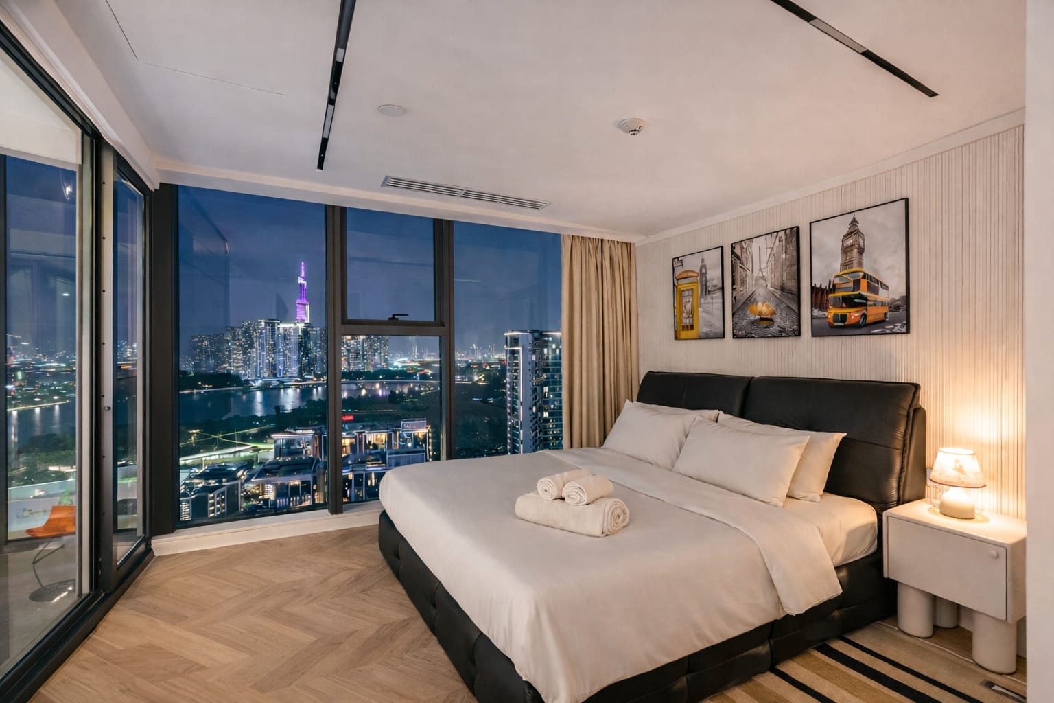 4 bedroom family apartment in Ho Chi Minh City dining area