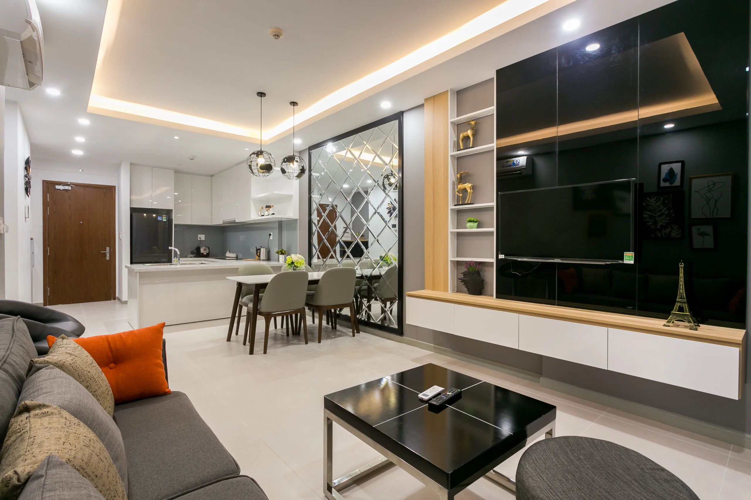 Căn hộ 2 phòng ngủ RiverGate Residence hình 2